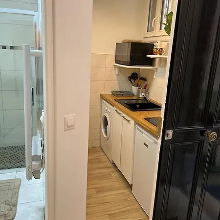 Sacre-coeur Montmartre - Hala Apartment *