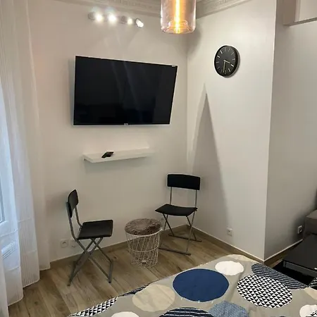 Sacre-coeur Montmartre - Hala Apartment *